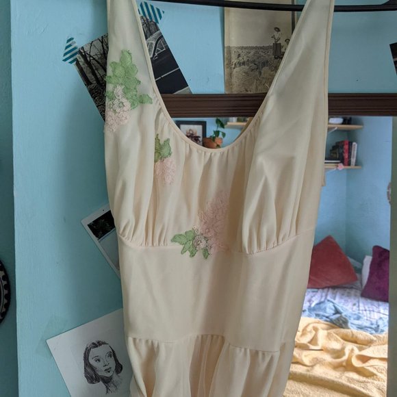 Vintage Cream and Green Chemise - Picture 6 of 15
